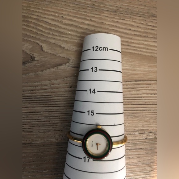 GUCCI 11/12.2 interchangeable bezels with 6 of them. - Picture 11 of 14